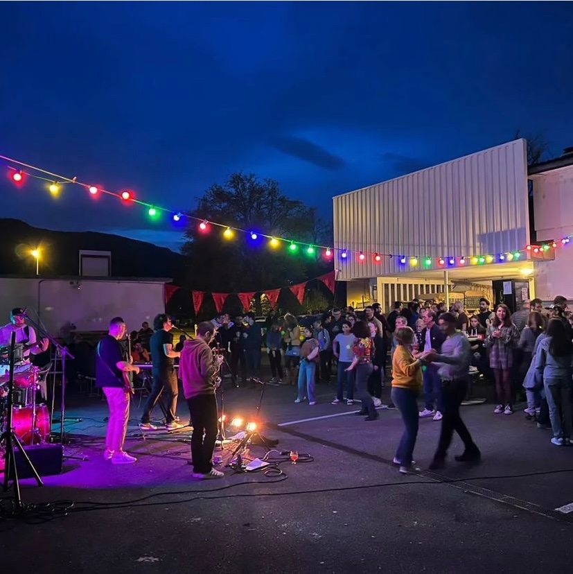La brasserie de l’Escargot propose un grand nombre de services personnalisés à Thyez : vente pour les particuliers, fûts et location de tireuses pour vos événements, vente aux professionnels, production de bières sur-mesure, visite de la brasserie.