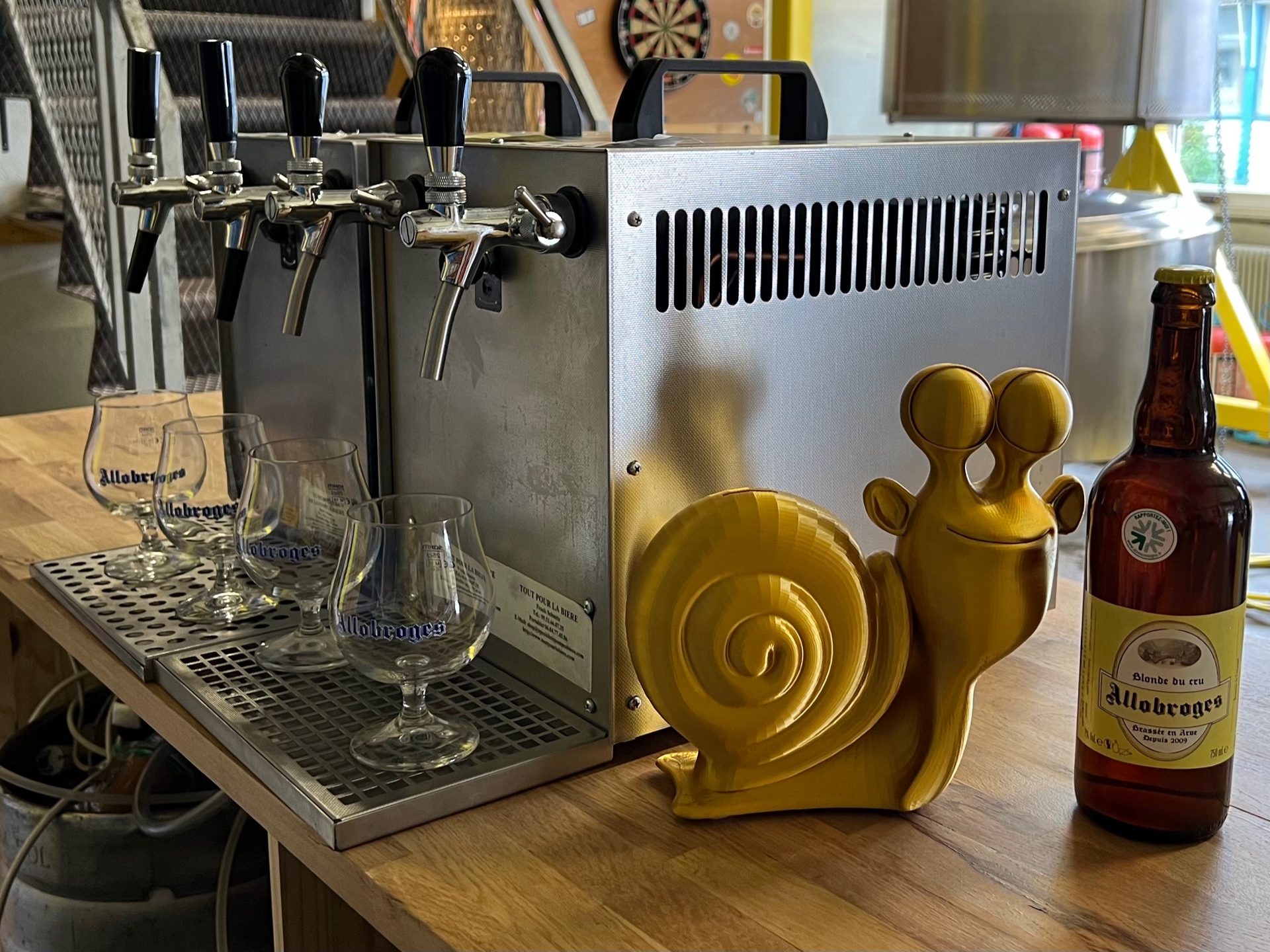 La brasserie de l’Escargot propose un grand nombre de services personnalisés à Thyez : vente pour les particuliers, fûts et location de tireuses pour vos événements, vente aux professionnels, production de bières sur-mesure, visite de la brasserie.